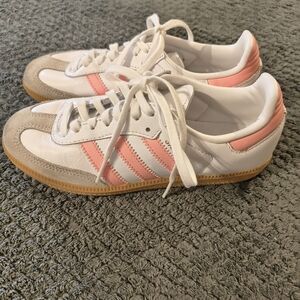 Girl's: Adidas Samba { Size 3.5 } Asking $32